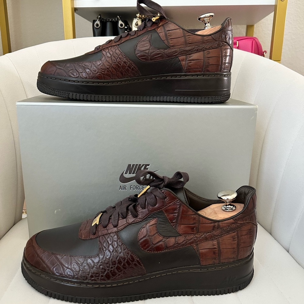 Air Force 1 Lux 07’ - Nike Men's Dark Brown Crocodile Sneakers